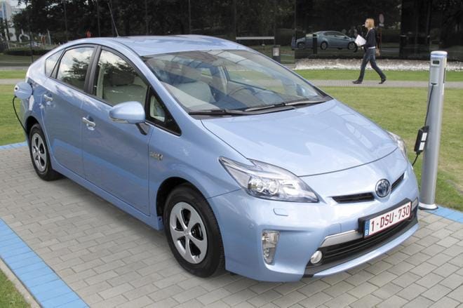 Suomessa takaisinkutsun piirissä on 3055 hybiridiautoa. Kuvituskuva. KUVA: Kari Pitkänen