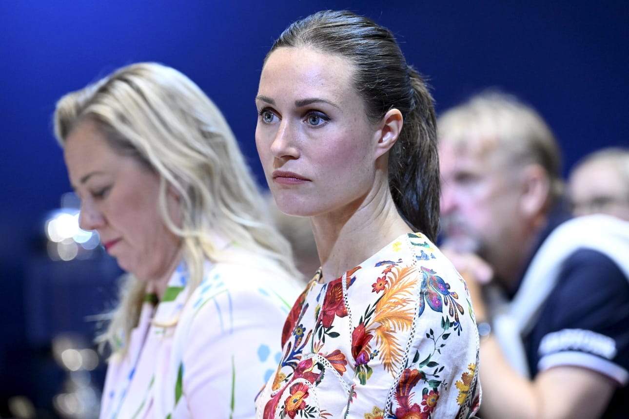 SDP:n väistyvä puheenjohtaja Sanna Marin pitää kokouksen alussa puolenpäivän aikaan jäähyväispuheensa. LEHTIKUVA / Heikki Saukkomaa