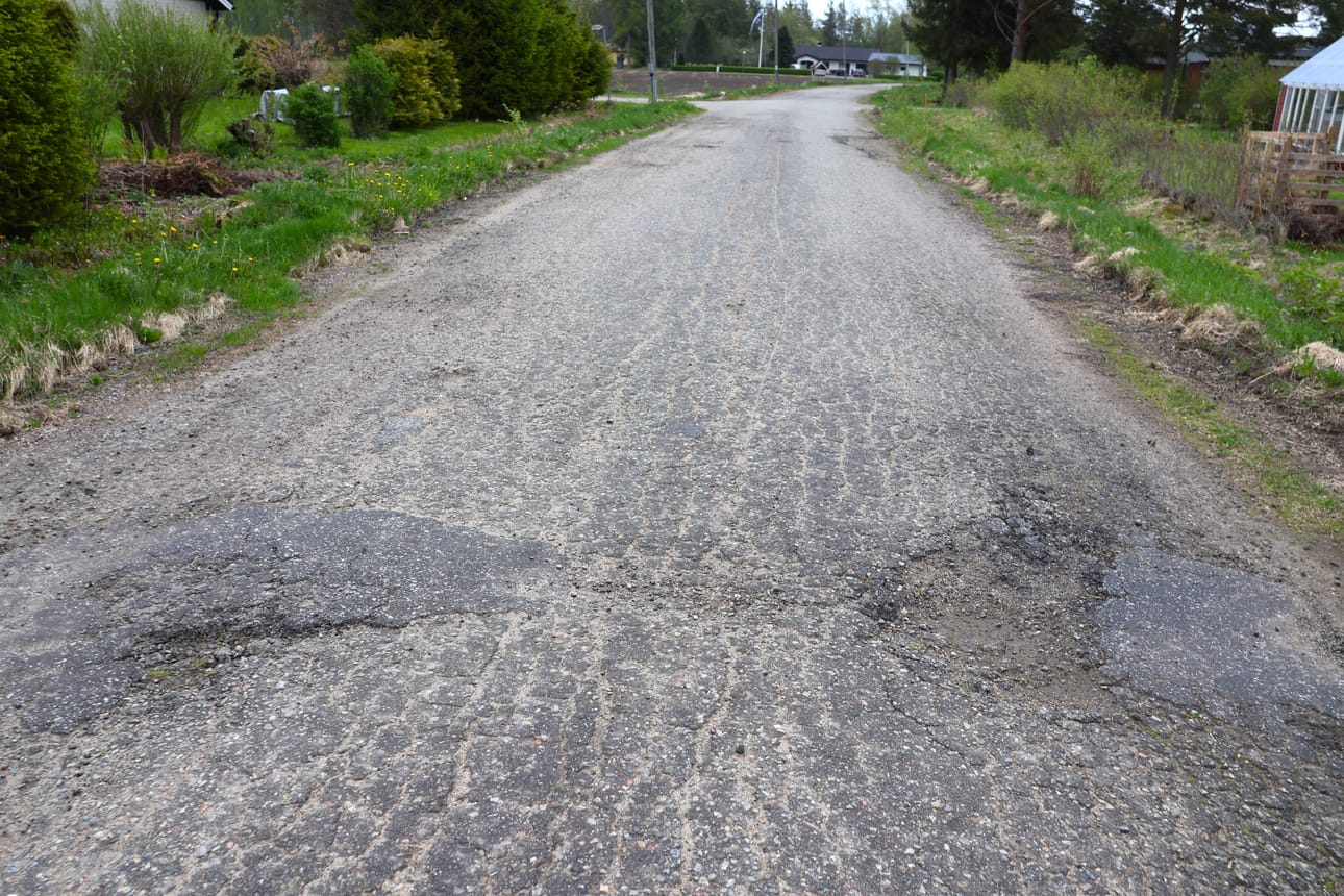 Punnintien todettiin olevan päällystettävistä teistä huonoimmassa kunnossa.