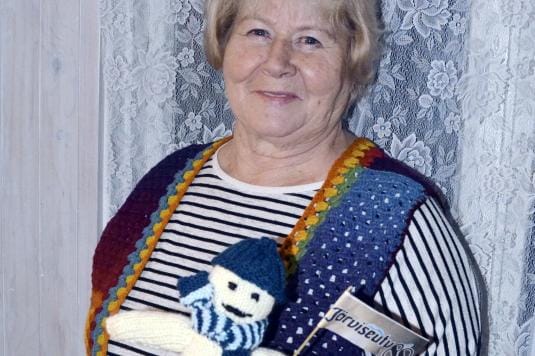 Rauha Höykinpuro valmisti selkeän ja kauniin Juhlaukon, josta tuli äänestäjien suosikki. KUVA: SARI HEINILÄ