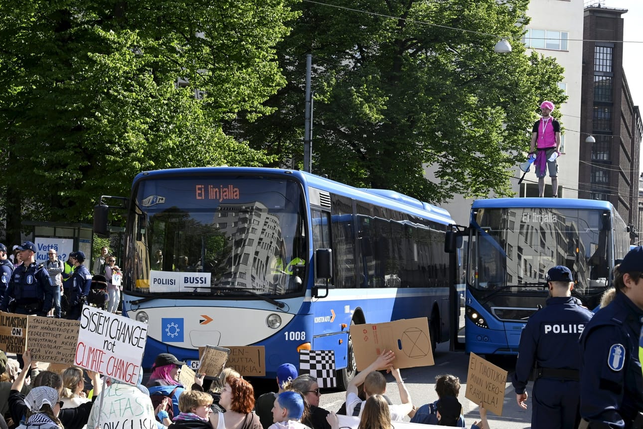 Ympäristöliike Elokapina järjesti mielenosoituksen Helsingissä 11. kesäkuuta. LEHTIKUVA / Aada Petäjä