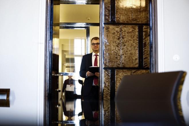 Pääministeri Juha Sipilä saapui kertomaan EU-ministerivaliokunnan linjauksista Euroopan talous- ja rahaliiton kehittämiseksi. Kuva: Joel Maisalmi