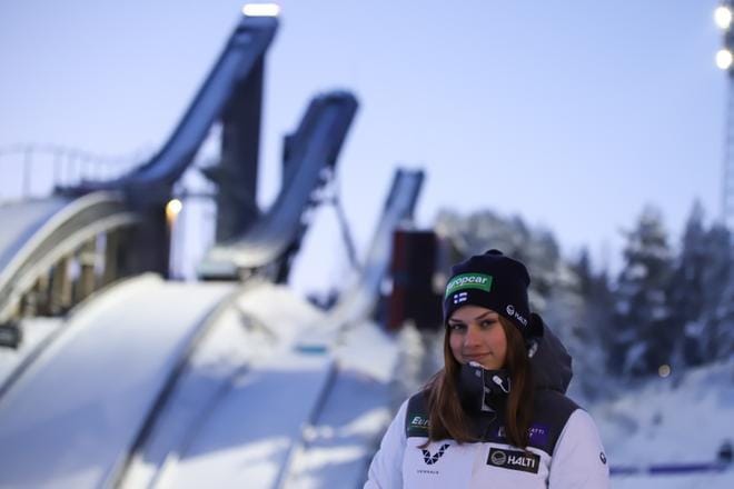 Pinja Koivisto tekee Lahdessa historiaa kilpailemalla naisten yhdistetyssä ensimmäistä kertaa nuorten MM-mitaleista. KUVA: HEIDI LEHIKOINEN