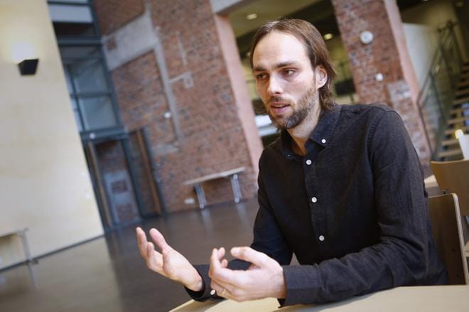 Projektitutkija Kenneth Nordberg Åbo Akademista toteaa, että yhteistä keskustelua tarvitaan merimetsojen aiheuttamien ongelmien ratkaisemiseksi. Kuva: Samppa Toivonen