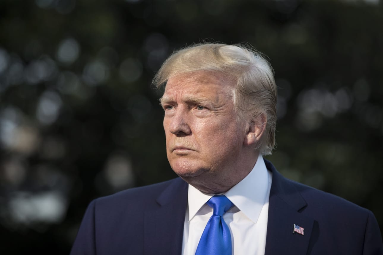 Yhdysvaltojen presidentti Donald Trump saapuu Britanniaan maanantaina. Trump sai aikaan kohun Brittien pääministeriä Theresa Maytä kritisoivilla lausunnoillaan, joita hän esitti mediassa ennen vierailuaan.