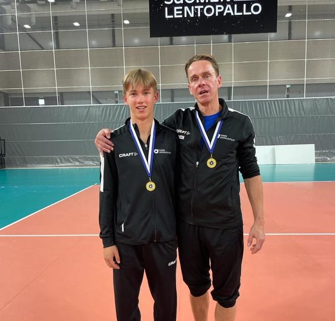 Kristiinan vesan Sakari ja Jussi Ahonen palkittiin menestyksellisen turnauksen päätteeksi.