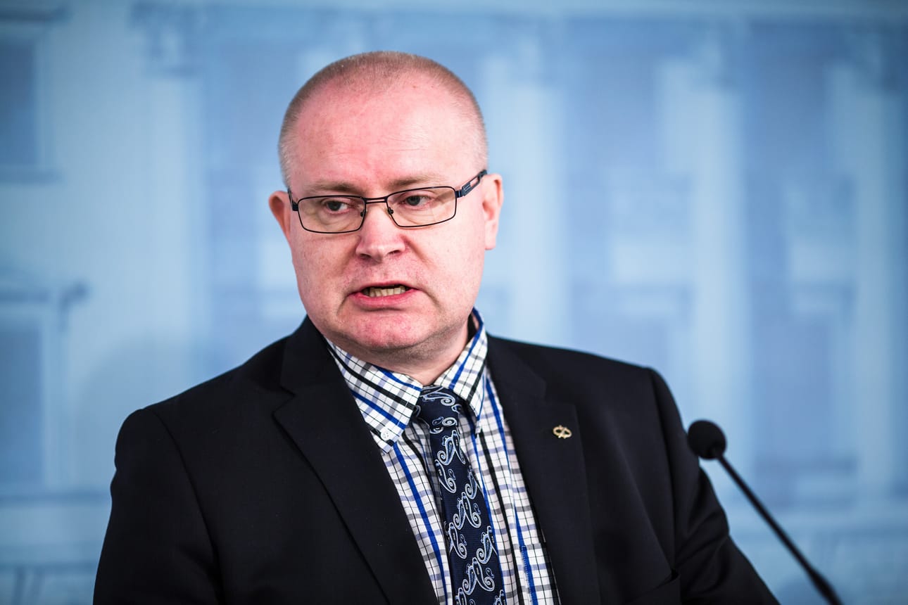 Työministeri Jari Lindström.