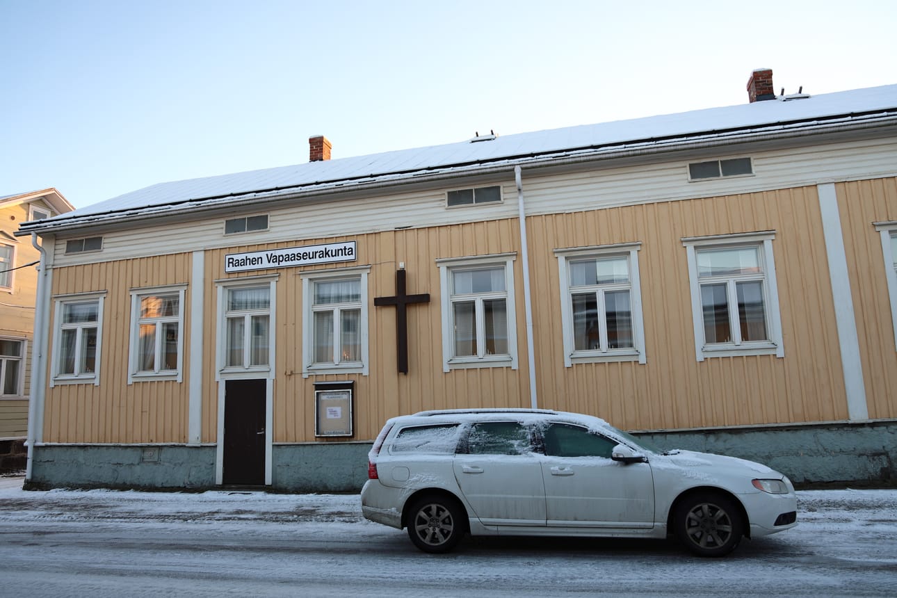 Päivän kalenteri-ikkuna on nähtävissä osoitteessa Brahenkatu 15.