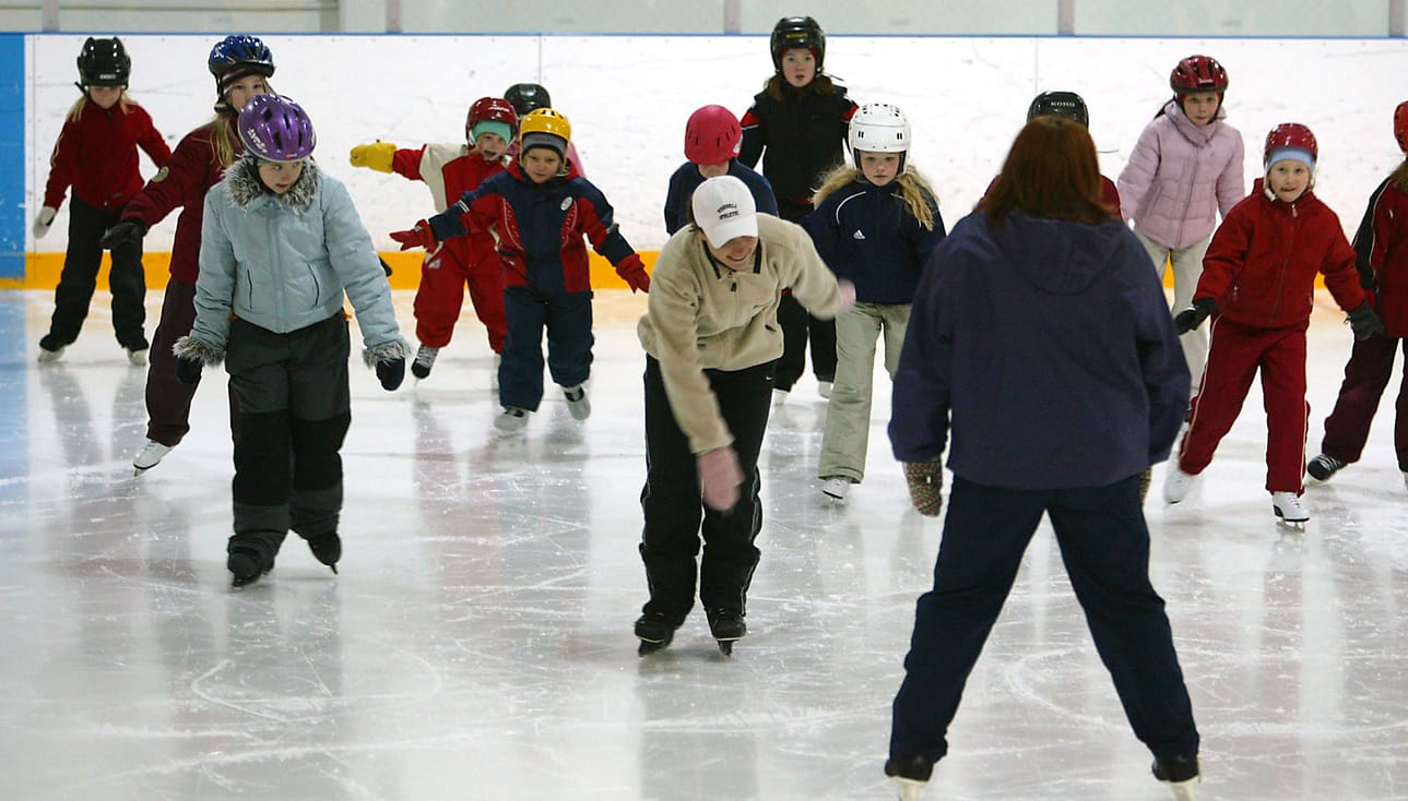 Kuva ringettekoulusta Kempelehallista vuonna 2004.