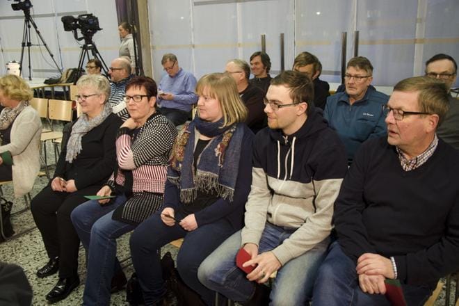 Kauhavan vaalipaneeliin entiselle sotilaskodille osallistui kuutisenkymmentä henkilöä. Kuva: Juha Aho-Pynttäri