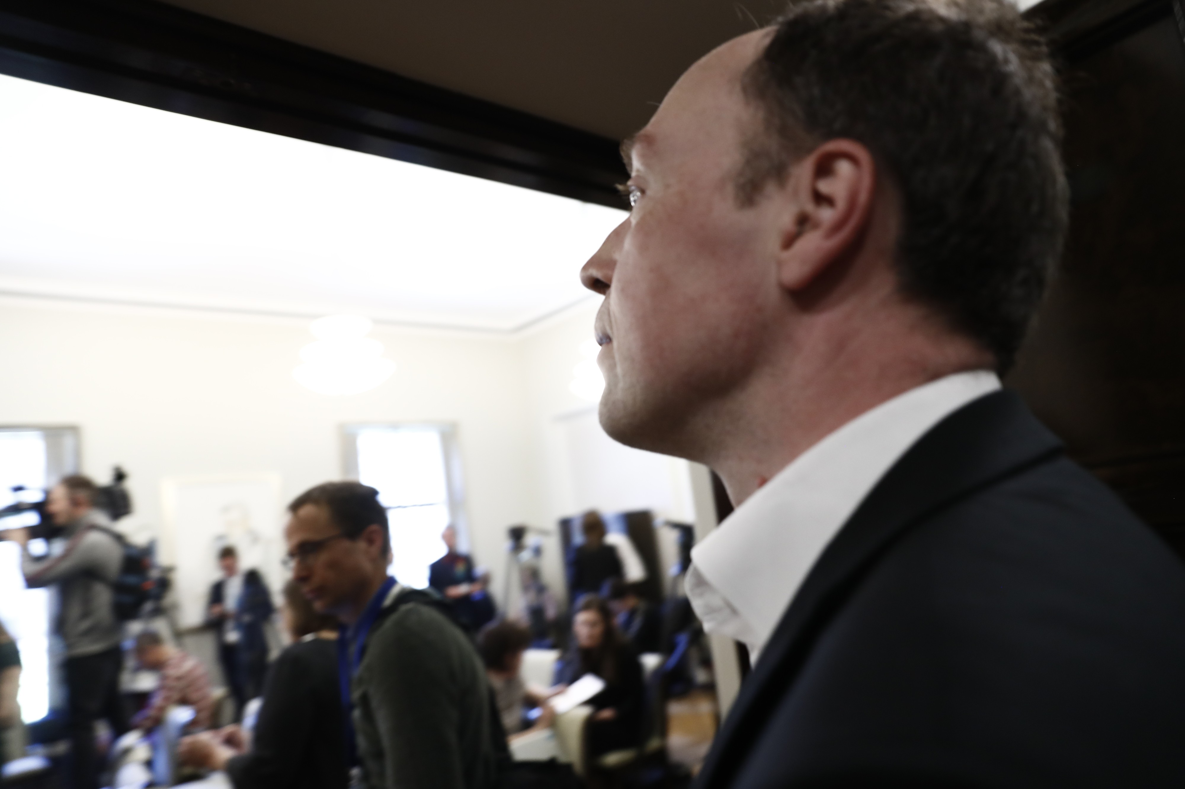 Jussi Halla-aho arvelee, että kokoomuksella on suurempia vaikeuksia orientoitua oppositiotyöskentelyyn kuin perussuomalaisilla.