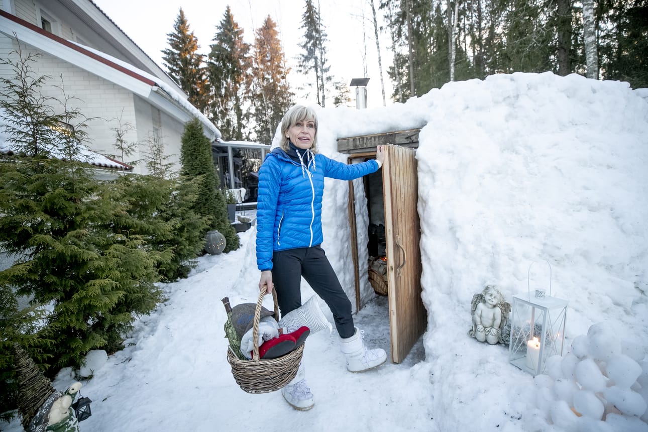 Päivi Sillanpää on saunonut kuudesti lumisaunassaan. – Tällaista täällä on ja avaa oven löylyjen maailmaan.