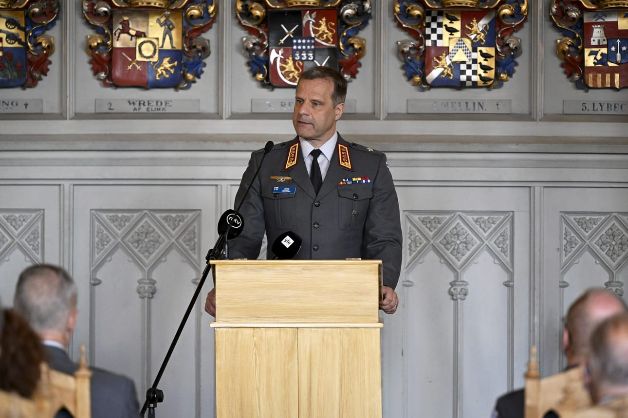 Puolustusvoimain komentaja, kenraali Janne Jaakkola puhui maanantaina maanpuolustuskurssin avajaisissa Ritarihuoneella Helsingissä. LEHTIKUVA / ANTTI AIMO-KOIVISTO