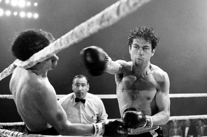 Nyrkkeilijä Jake La Mottas (Robert De Niro) joka puskee yhtälaisella raivolla niin elämän kuin ottelujensa läpi. KUVA: Yle Kuvapalvelu