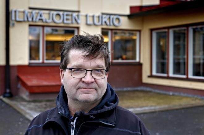 Lukion rehtorina Ilmajoella toimiva Jouko Peltonen sanoo puhuvansa lukion rehtoriksi poikkeuksellisen paljon ammattikouluista. Hän täyttää 60 vuotta maanantaina.