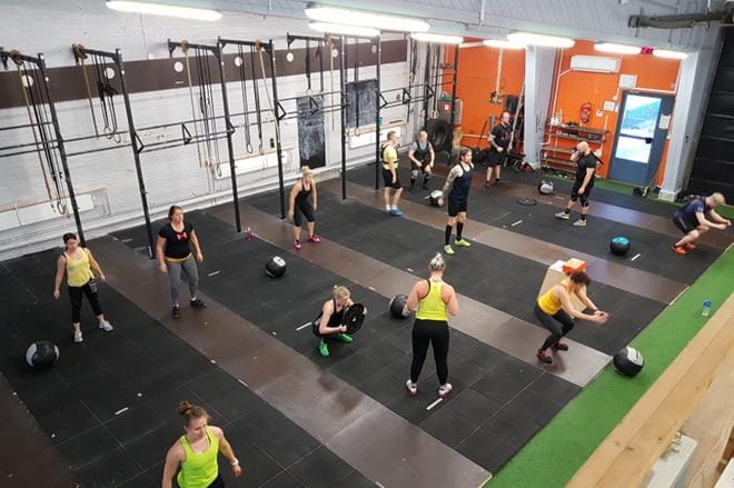 Crossfit Seinäjoen muistopäivän treeniin osallistui 25 henkilöä. KUVA: JAAKKO NIEMI-NIKKOLA