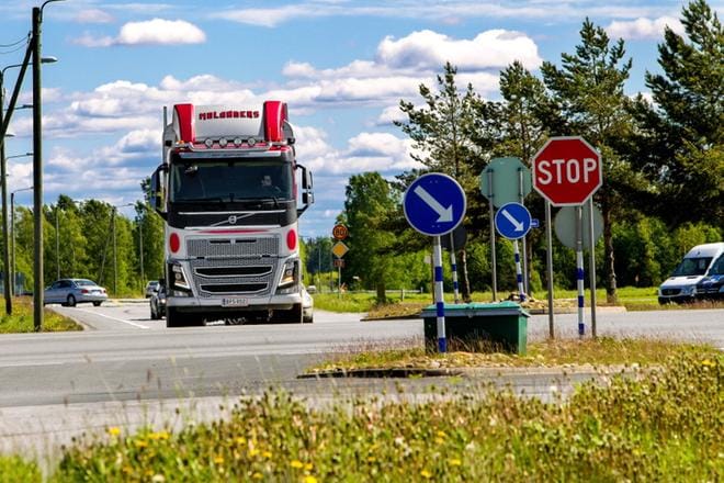 Ylistaron Pelmaan liittymän kautta kulkee vuorokaudessa jopa liki 16 000 ajoneuvoa, joista yli tuhat on raskasta liikennettä. ARKISTOKUVA: MATTI HAUTALAHTI