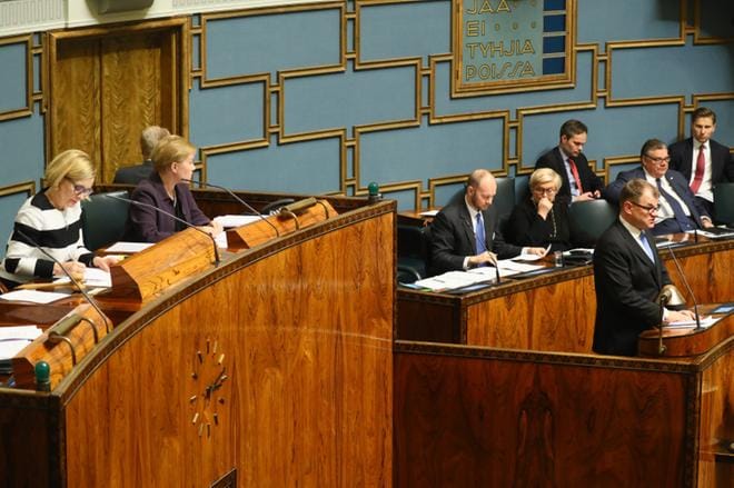 Sopeutumiseläkkeiden käsittelyn jatkosta tiedottaa todennäköisesti puhemies Paula Risikko (kok.)