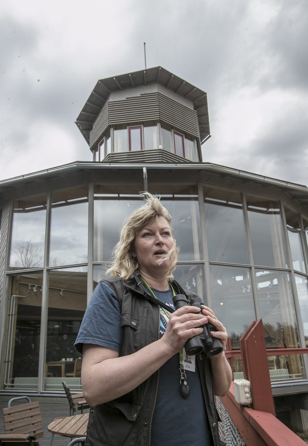 Metsähallituksen luontokeskuksen hoitaja Ulla Matturi tuntee Liminganlahden ja sen, mitä lahdella on annettavaa vierailijoille.