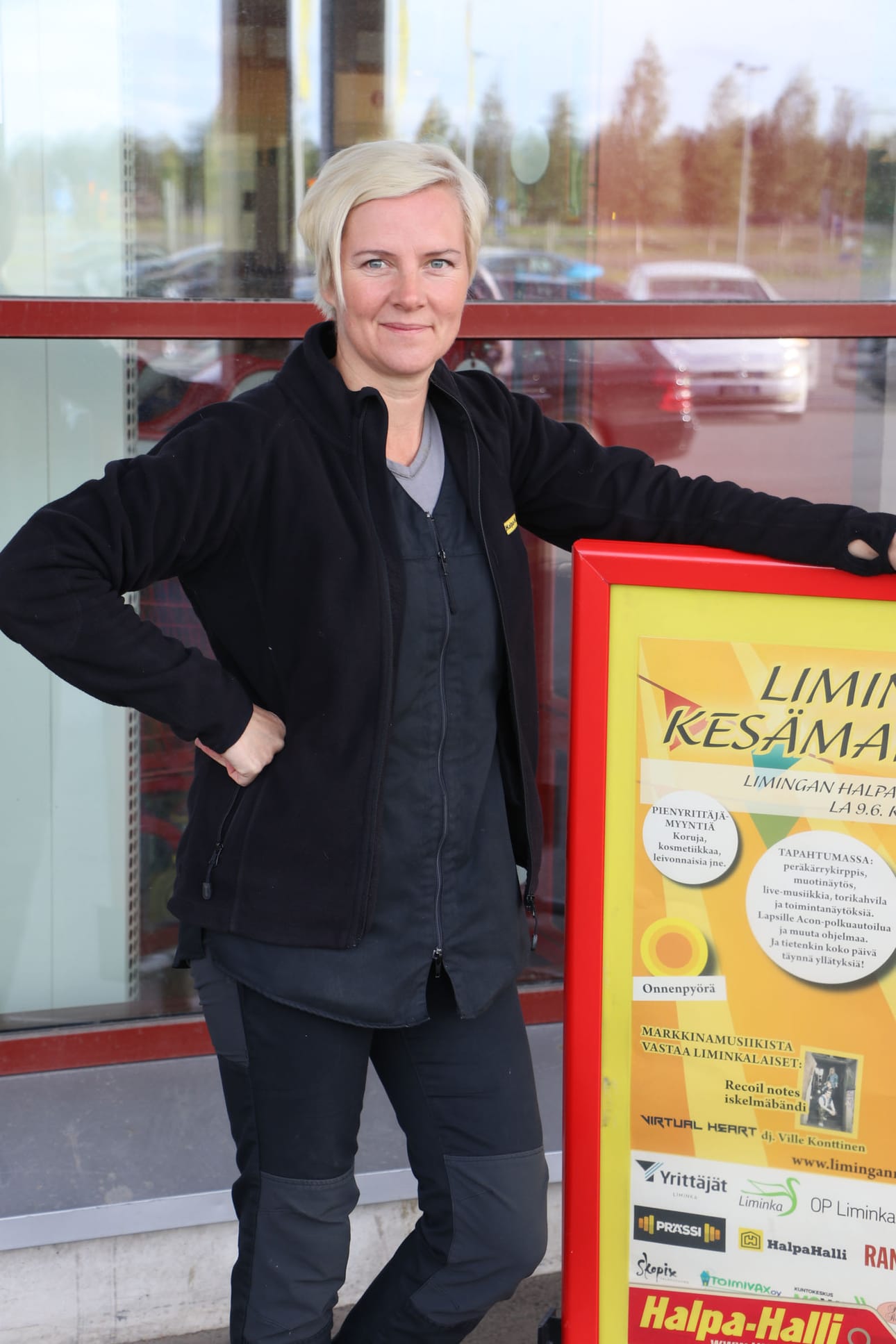Halpa-Hallin myymäläpäällikkö Anne Hyvärinen toivoi tulevalle lauantaille otollistä säätä, jotta ihmiset lähtisivät liikkeelle. – Jos sade sattuu yllättämään, niin kyllä täällä suojaakin löytyy!