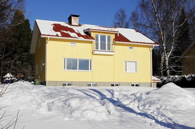 Olipa kyse rintamamiestalosta tai muutaman vuoden vanhasta omakotitalosta, ostajan pitää ehdottomasti selvittää talon kunto, huoltohistoria ja tulevaisuuden remonttitarpeet. Kuva: Pekka Aho