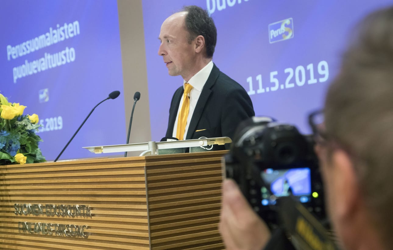 Perussuomalaisten puheenjohtaja Jussi Halla-aho (kuvassa) ei ollut itse keskustelut kansanedustaja Ano Turtiaisen kanssa tämän kohuhaastattelusta.