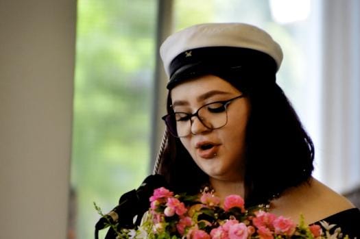 Merkonomiksi valmistunut Laura Takala piti valmistuvan opiskelijan puheen. Kuva: Markku Turpela.