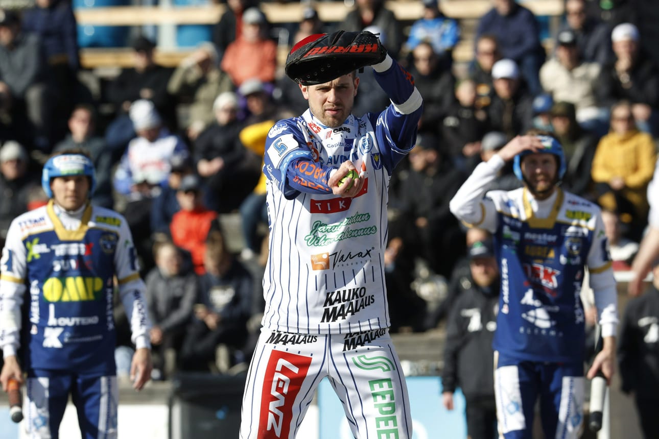 Vimpelin lukkari Teemu Kinnunen tylsytti JoMan toisella jaksolla neljällä polttoheitollaan.