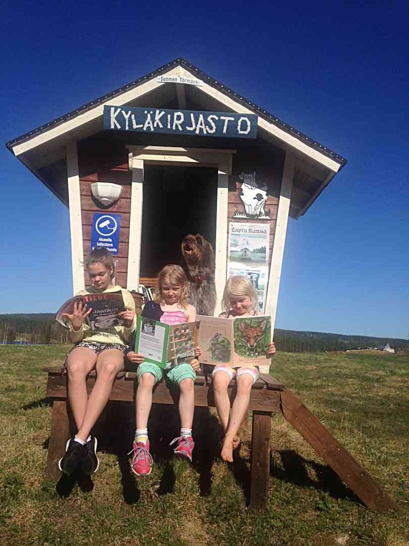 Törmängin kirjasto Rovaniemellä. Heikki Tuomi-Nikulan mainiossa kuvassa on nostalgiaa ja huumoria.
