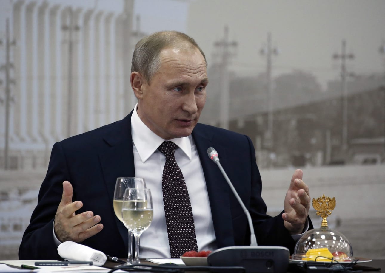 Presidentti Vladimir Putinin hallitsemaa Venäjää uhkaa talouskriisi, suomalainen kansainvälisen liiketoiminnan professori sanoo.