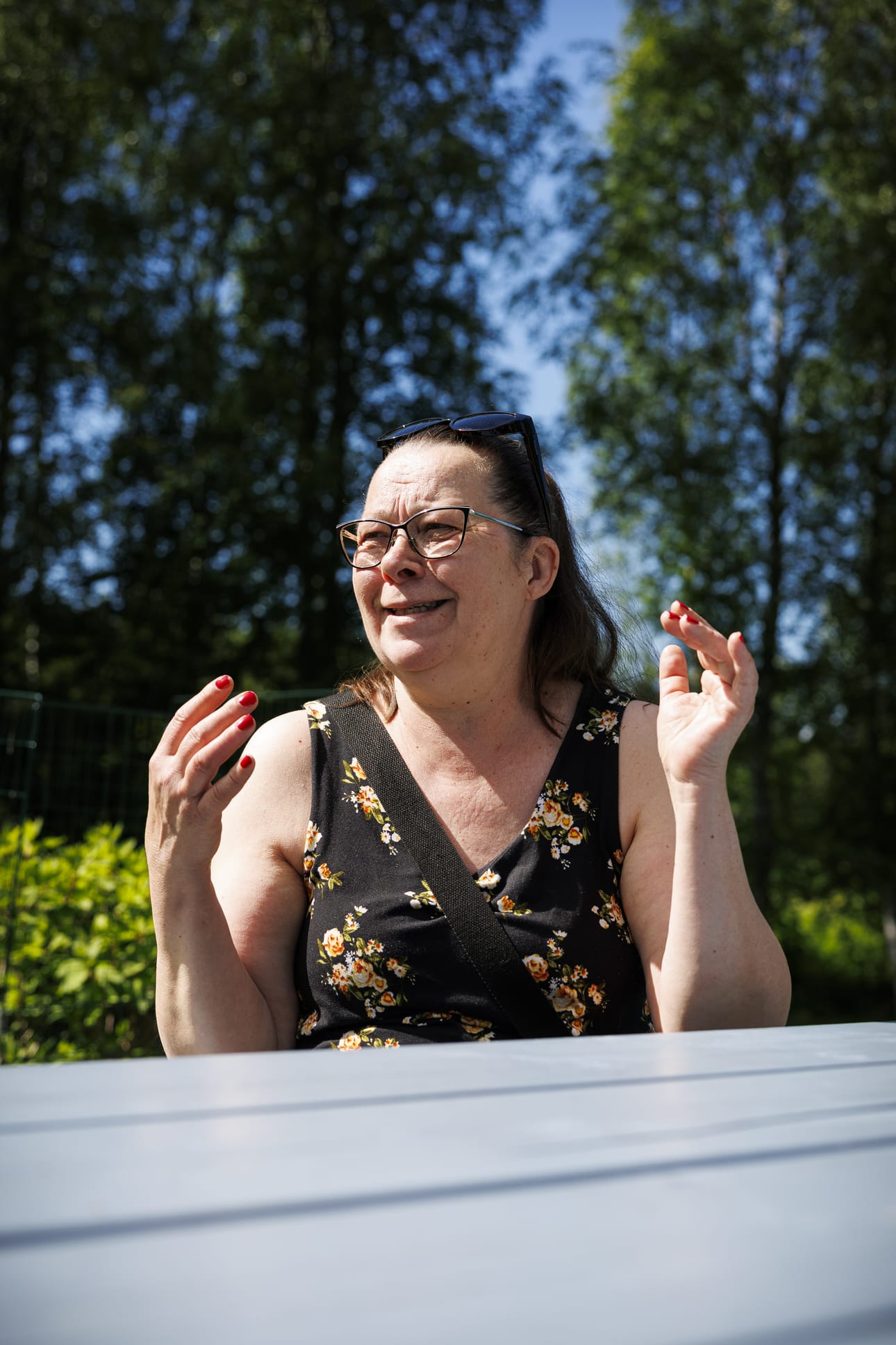 Anne Lindell viettää Artturilassa kuudetta juhannustaan. Tänä vuonna Lindellin seurana mökillä ovat myös hänen poikansa ja tämän tyttöystävä.