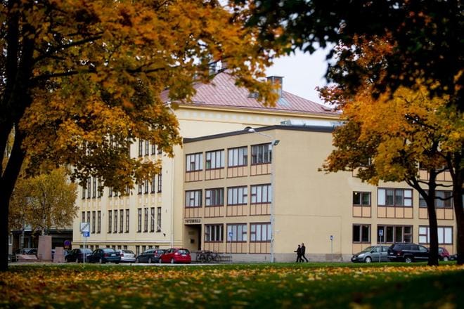 Merenkurkun koulussa ei ole koulutoimenjohtaja Jukka-Pekka Lehmuksen mukaan tällä hetkellä sisäilmaongelmaa. KUVA: JAAKKO ELENIUS