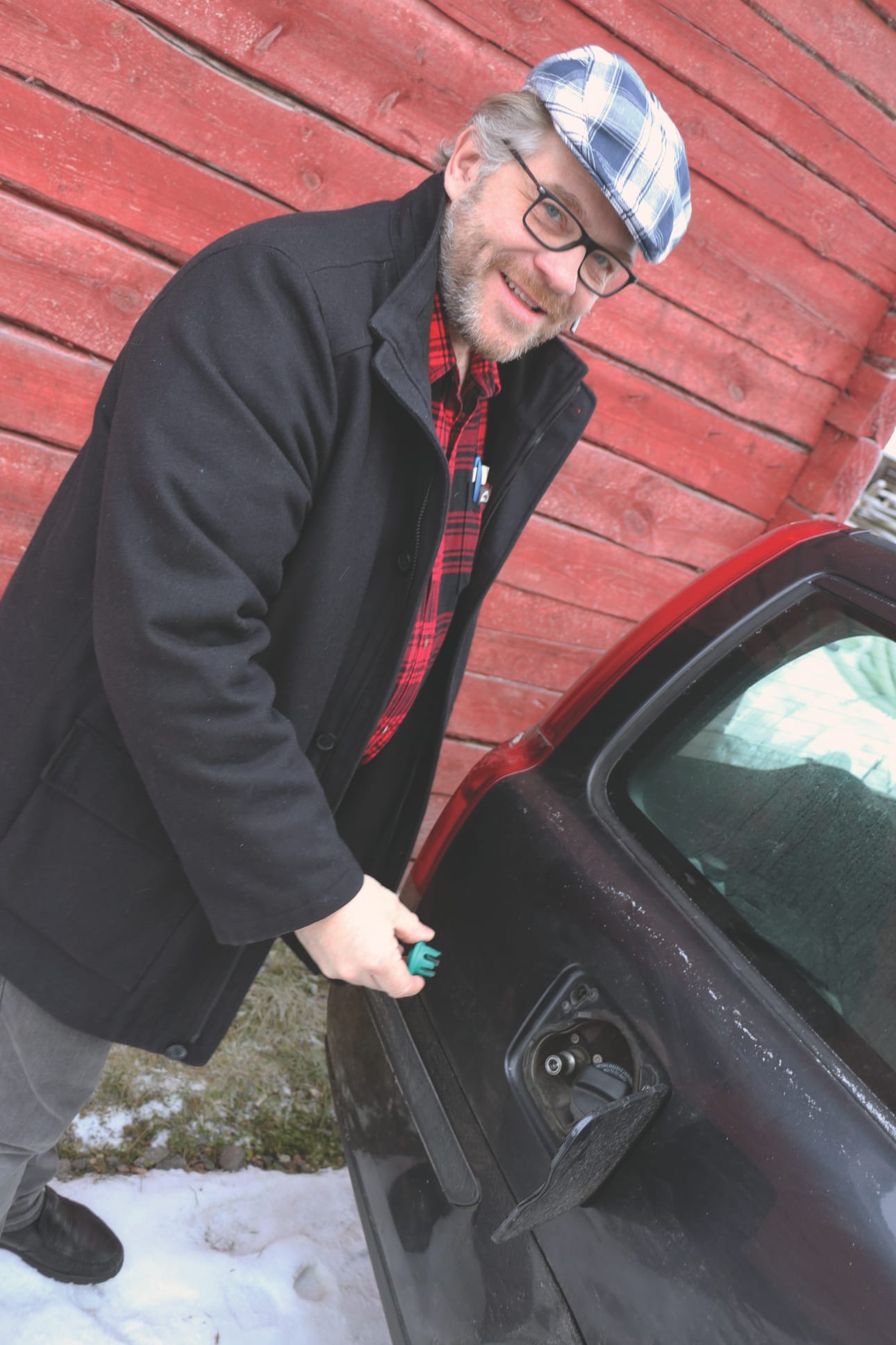 Yrittäjä Jarmo Ahola on muutaman viikon ajan huristellut kaasuautolla. Kokemukset ovat olleet hyviä.