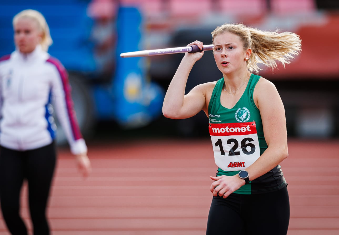 Cecilia Österberg viskasi SM-hopeaa perjantaina Tampereella.
