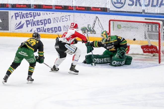 Tommi Tikka teki voittomaalin läpiajosta. KUVA: OSSI AHOLA