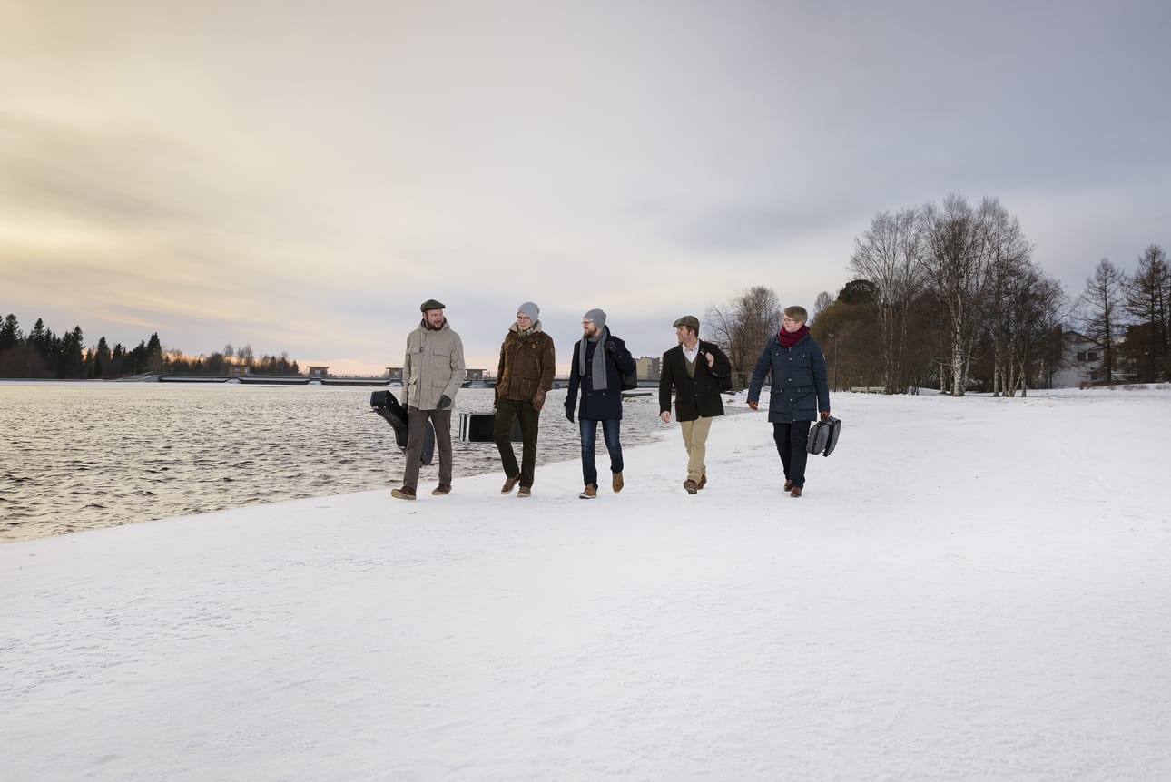 Oululainen irkkubändi Droichead tekee musiikkiaan pohjoissuomalaisella otteella, Tuiran ytimestä käsin.