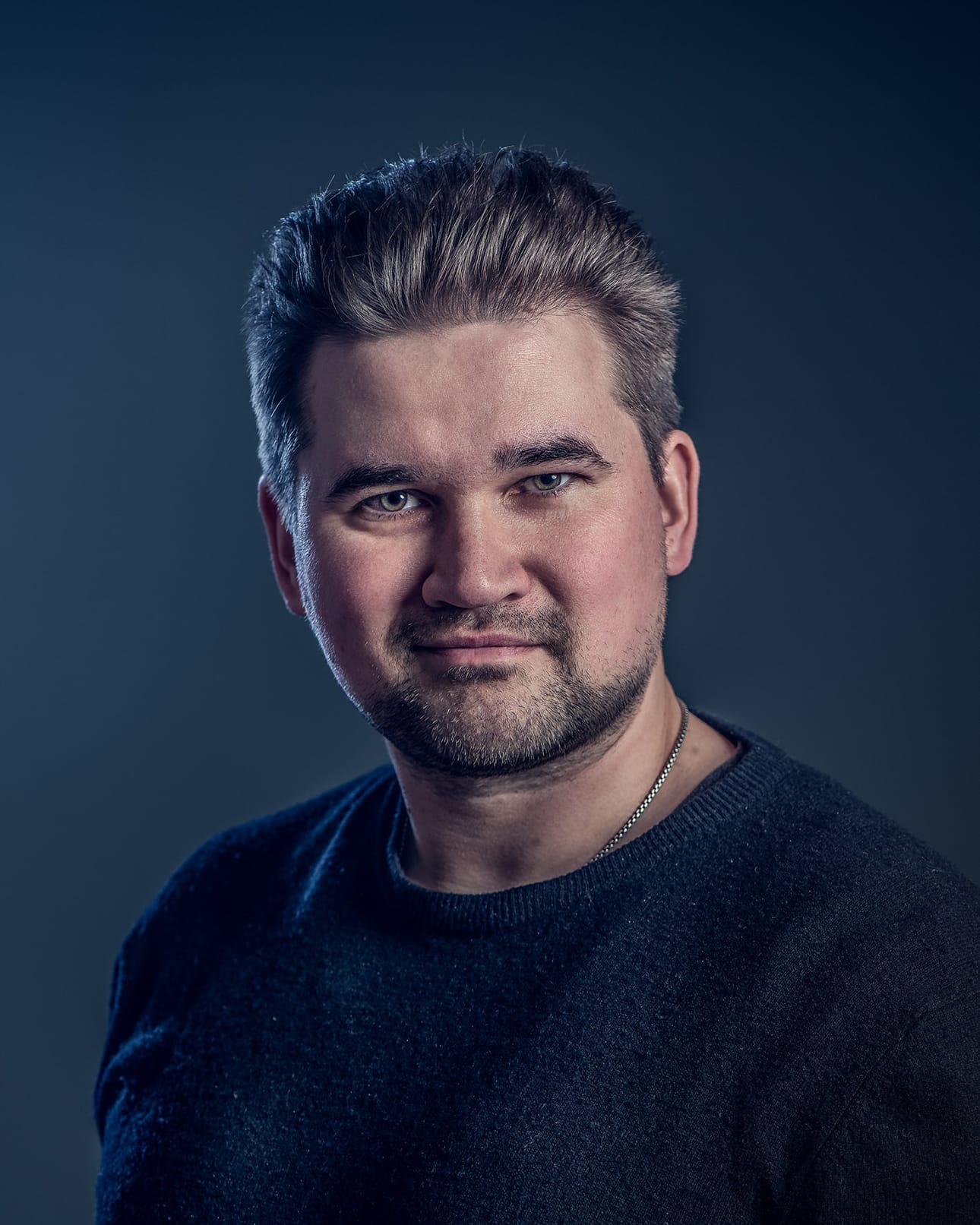Jyri Paretskoi on iisalmelainen kirjailija ja yläkoulun äidinkielenopettaja.