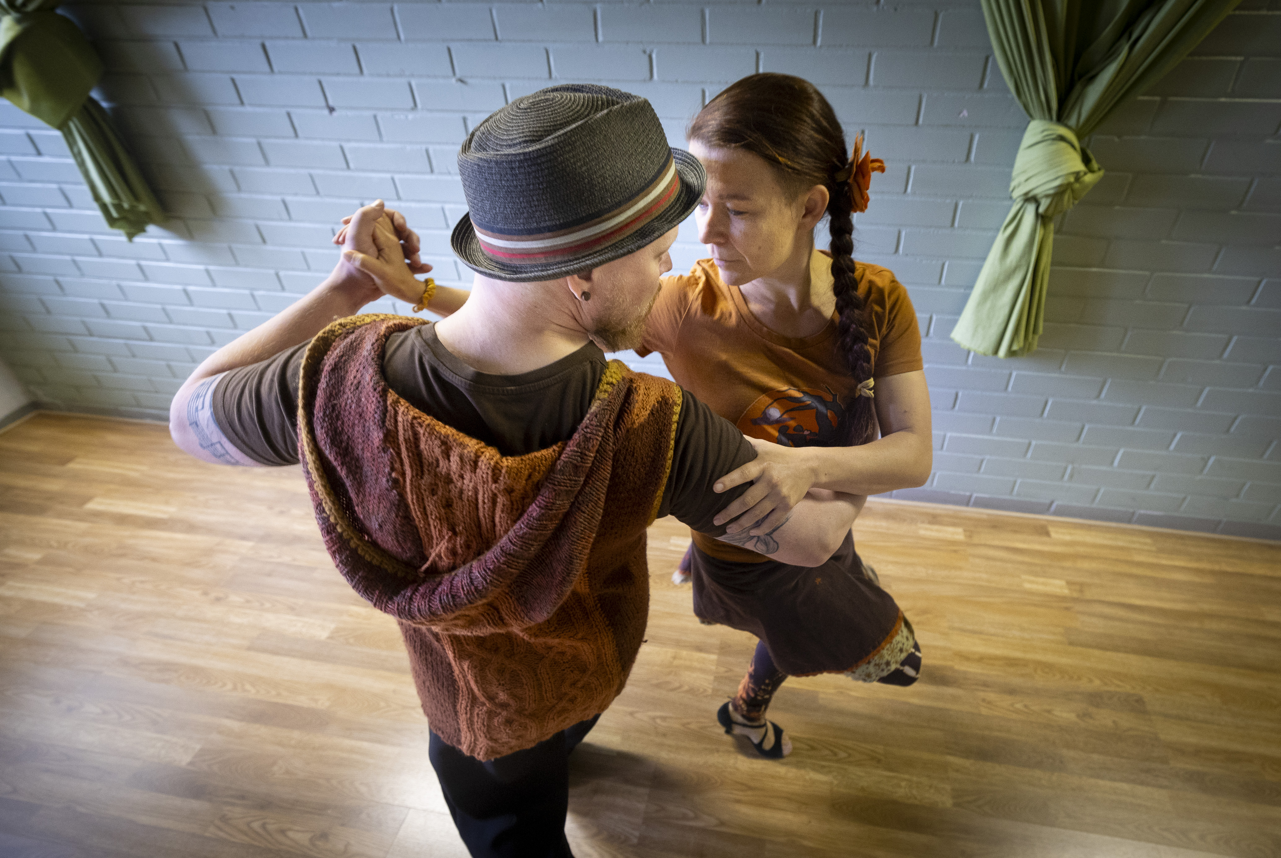 Argentiinalaisen tangon taiturit Timo Hakkarainen ja Marjo Kiukaanniemi aloittavat Oulussa milonga-tanssiaiset. Mallasmilonga on argentiinalaisen tangon ilta, johon voi osallistua kuka tahansa.