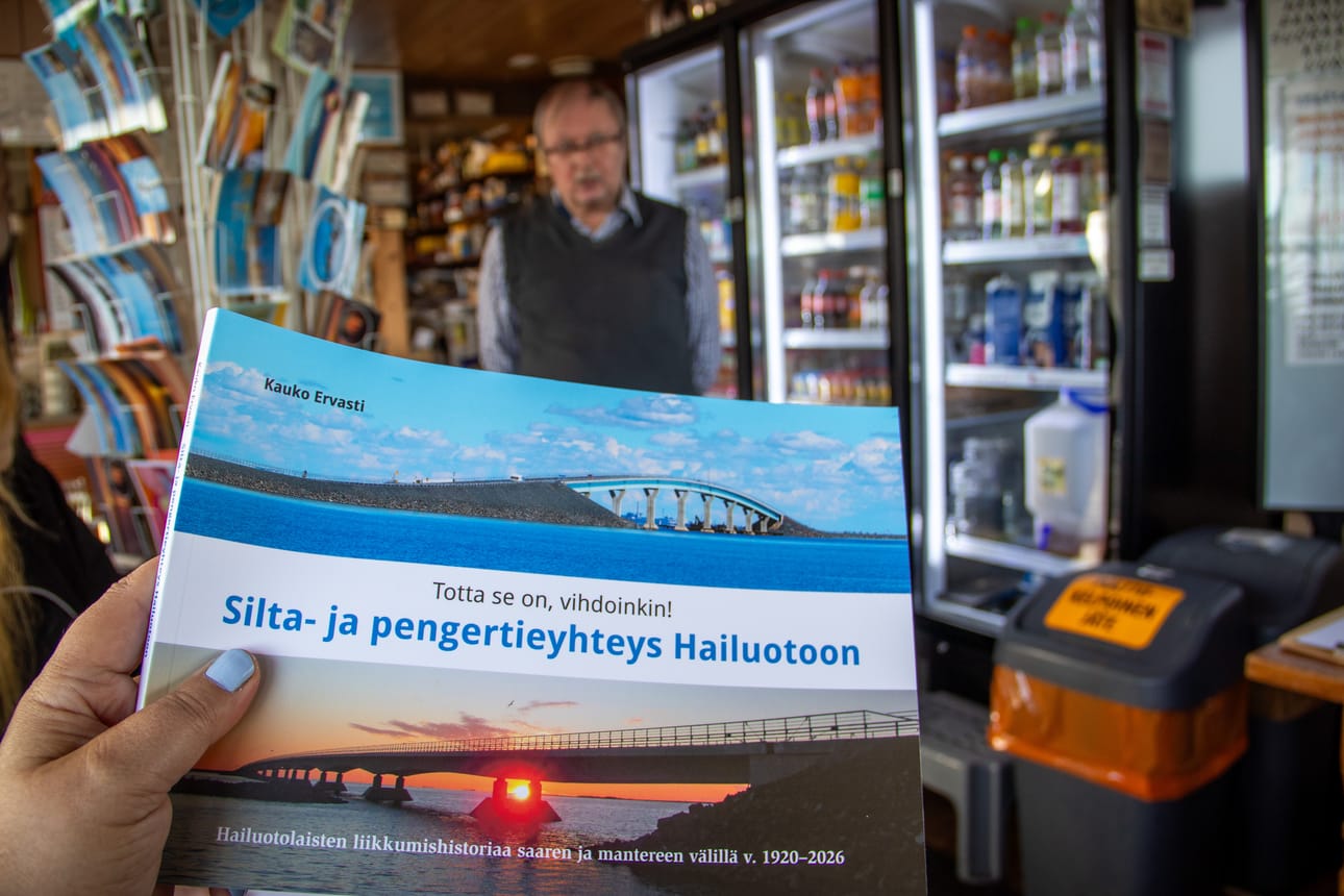 Kauko Ervastin kuvahistoriikin julkaisua juhlittiin kahvila Farestiinassa.
