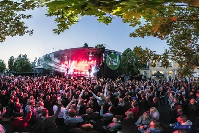 FestiVilla Järjestetään taas ensi kesänä kesäkuun puolessavälissä. Samana viikonloppuna Vaasassa jyrähtää Rockperry ReLoad -festivaali, joka tuo kaupunkiin muun muassa amerikkalaisen glam rock -bändin. Kuva: Teppo Kangas