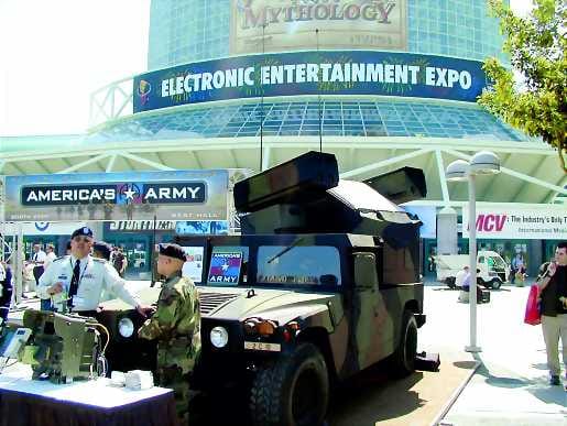 E3-pelimessut. Näyttävien lavastusten, erikoistehosteiden, välkkyvien valojen ja pauhaavan musiikin keskellä oli vaikea välttää tunnetta siitä, että tarjolla on pohjimmiltaan valtavia määriä yhtä ja samaa hieman poikkeavissa paketeissa. Todelliset erikoisuudet - pelikulttuurin avantgarde - olivat poissa.