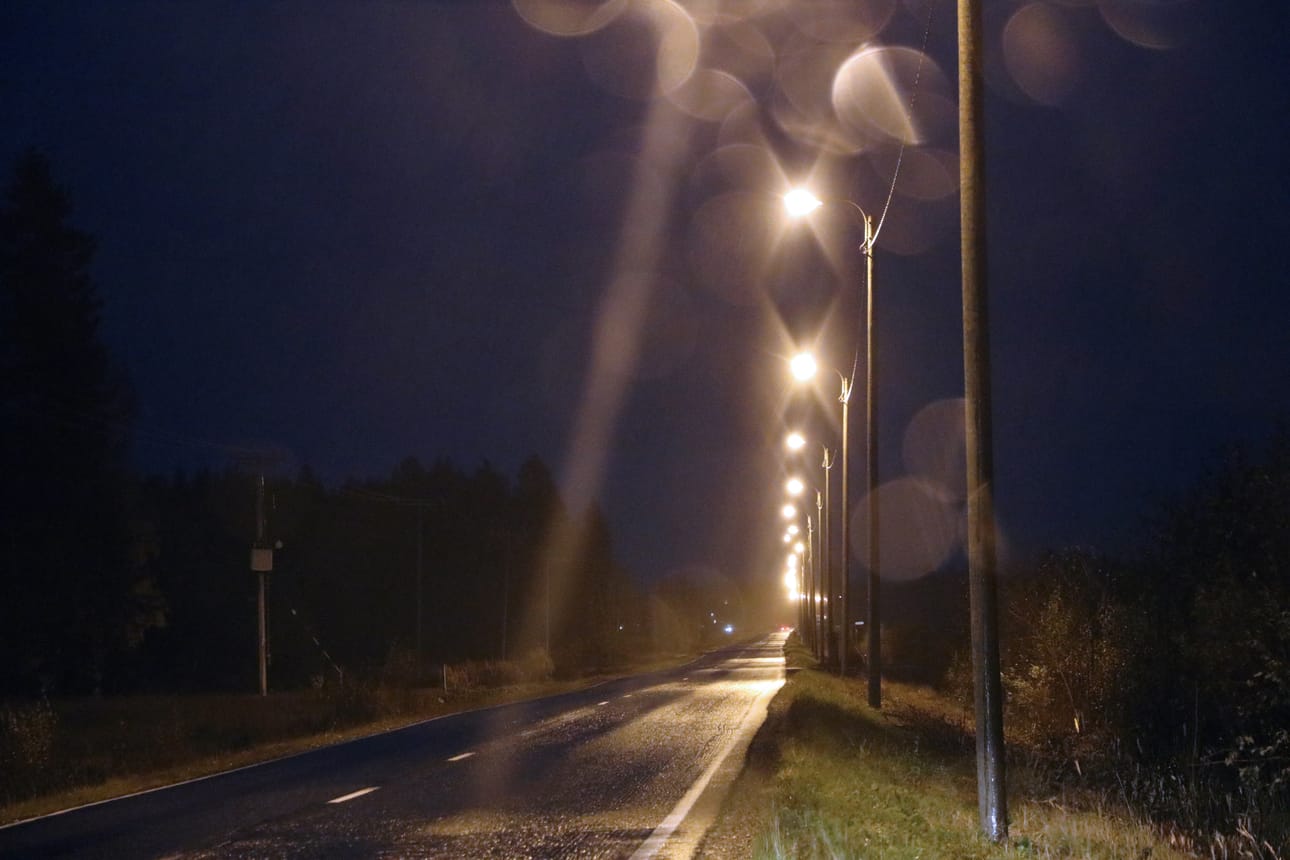 Katuvalot palavat yöaikaan tällä hetkellä ainoastaan Oulunsalossa.
