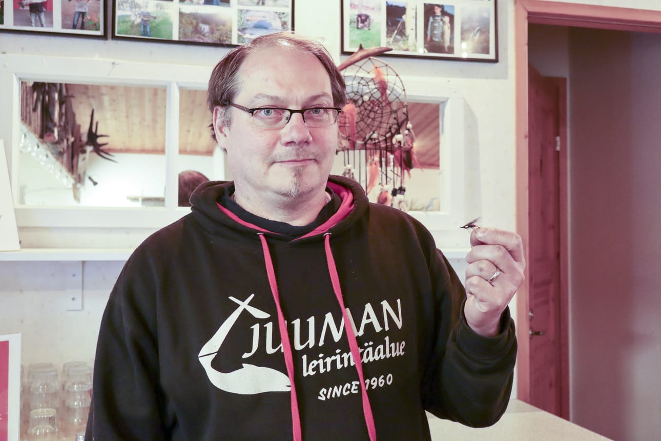 Teemu Huotari on aloittanut 12-vuotiaana sitomaan perhoja.