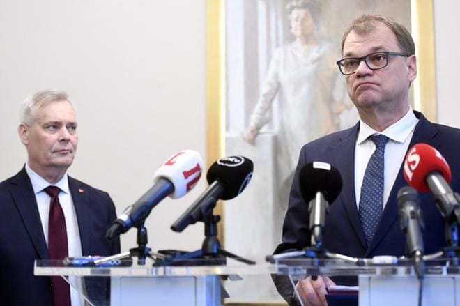 Juha Sipilän vielä toistaiseksi johtama keskusta lähti hallitusneuvotteluihin demareiden kanssa. Pohjalaisedustajien mielestä se ei kuitenkaan tarkoita sitä, että keskusta olisi hallituspuolue. KUVA: LEHTIKUVA/HEIKKI SAUKKOMAA