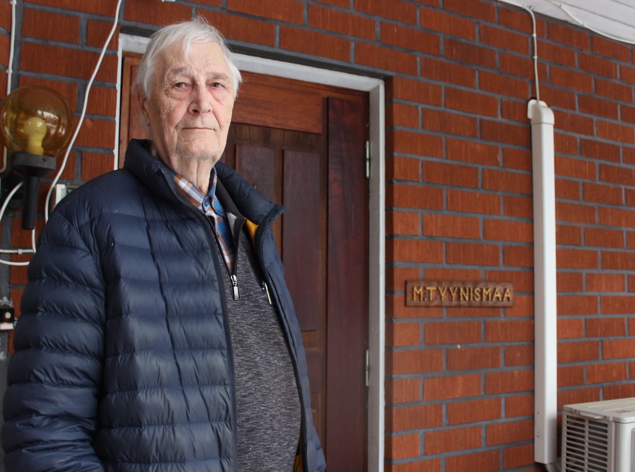 Isojoen Pettukylässä asuva Mauno Tyynismaa seuraa tarkasti päivänpolitiikkaa ja kotikuntansa asioita.