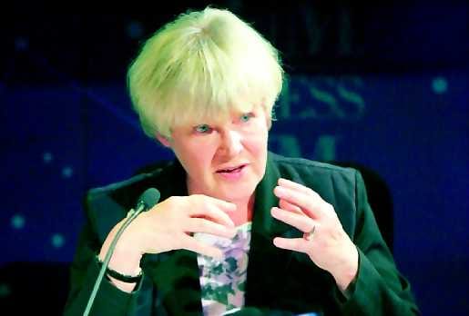 Elisabeth Rehn patistaa erityisesti Euroopan unionia aktiivisiin toimiin Lähi-idän kriisissä.