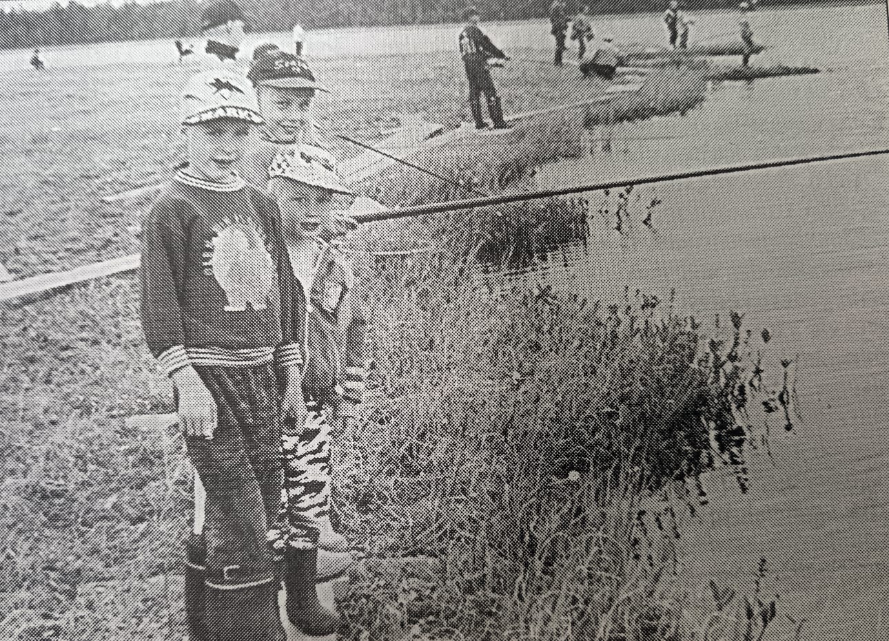 Juha, Mika ja Elina Pohjoisaho ovat käyneet Kakkurinjärvellä ennenkin. Silloin tuli lohta.
