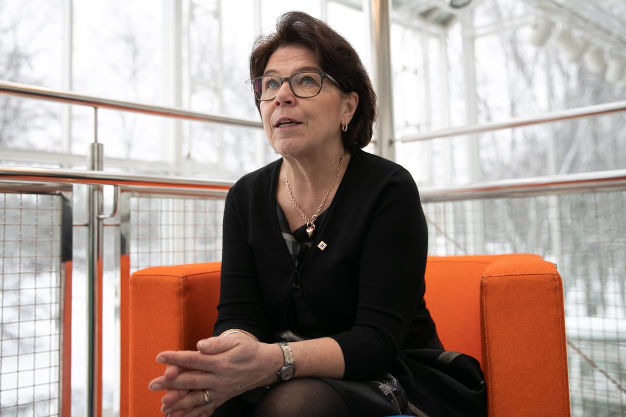 Superin liittohallituksen puheenjohtaja Silja Paavola muistuttaa, että hoitoala on ihmissuhdeala. - Hoitotyössä vuorovaikutus kaikki kaikessa, eikä se suju ilman kielitaitoa.