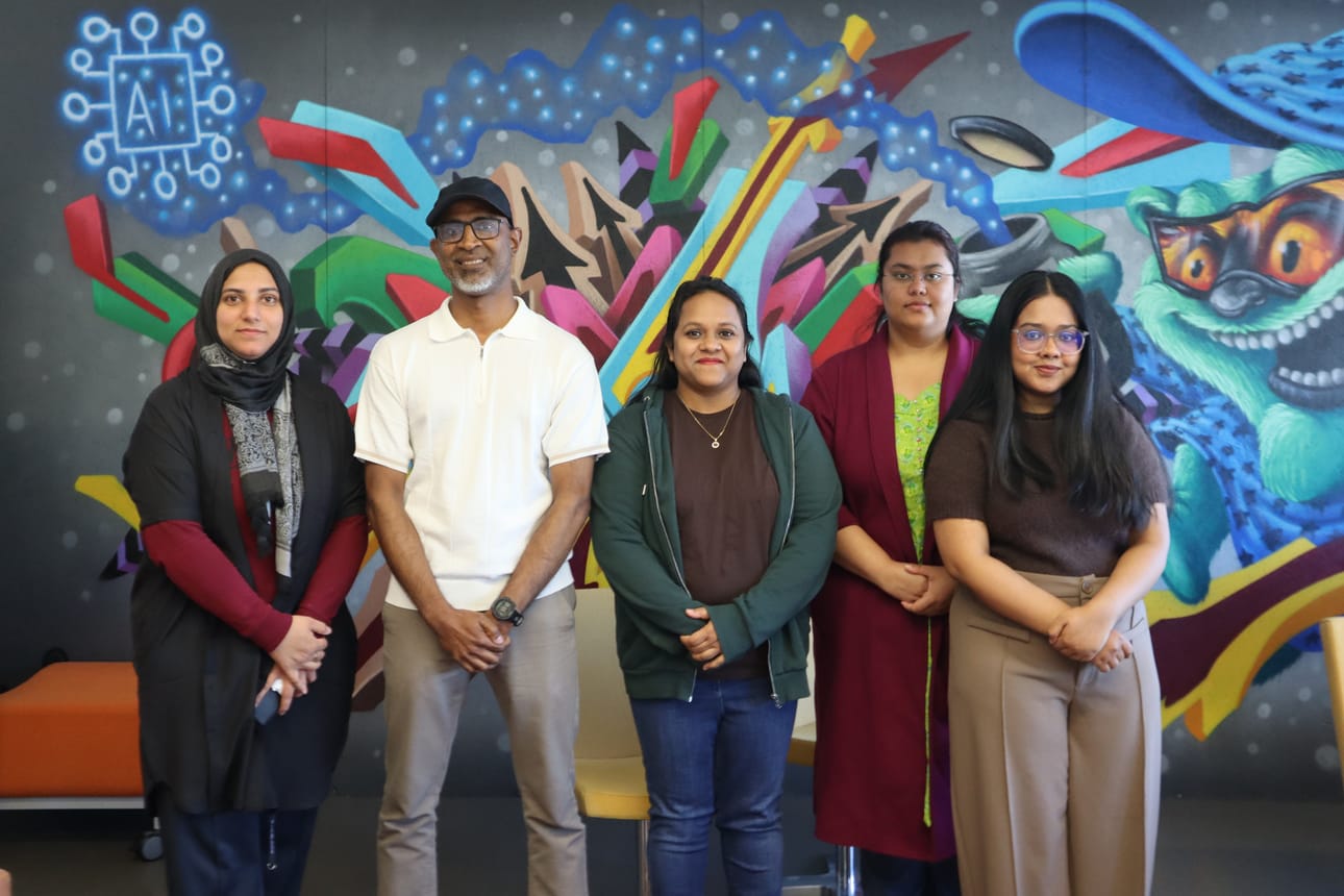 Hooria Kiran, Talat Rahim, Aleya Apshad, Sampurna Pal ja Sadia Rahman esittelevät yritysideoitaan 7.8. Nissin Auditoriossa yhdessä muiden tiimien kanssa. Auditorioon mahtuvat ensimmäiset 50 vierasta.