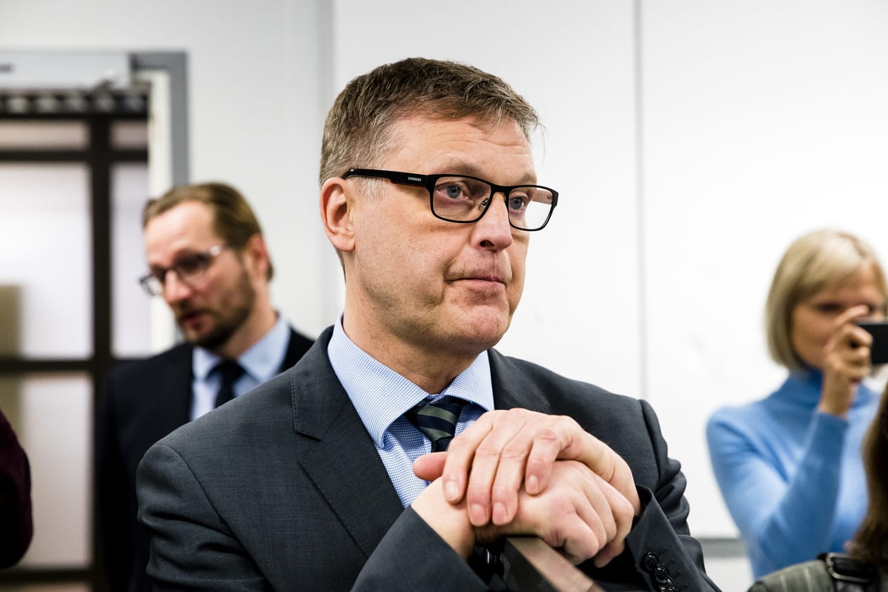 Arto Kujalan mukaan ministeriö seuraa vankiloiden tilannetta Risen raporttien kautta.